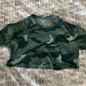 Old Navy Girls Green Camo Cropped Tee Size Medium